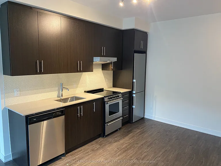 212 King William St E #423 — Photo 10