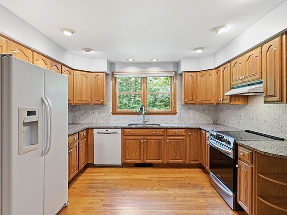 5th image of 232 Gold St