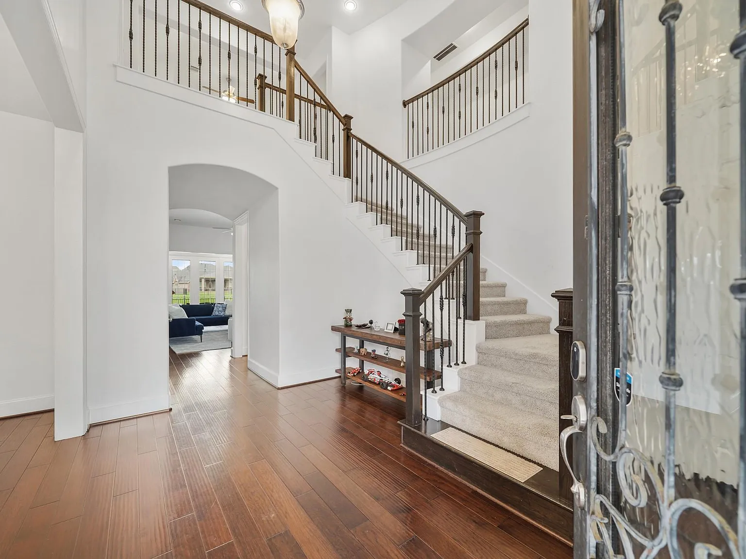5 bed, 4.5 bath, 4474 sqft, $5,700 — Photo 4