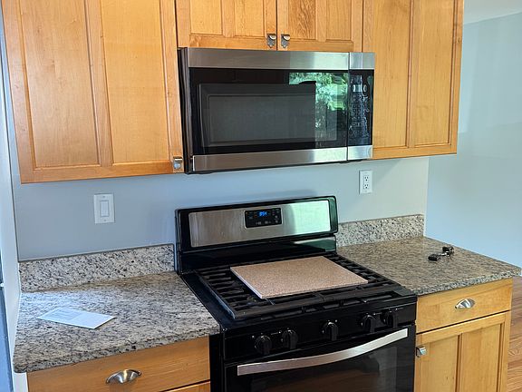 5th image of 180 Shelley Dr