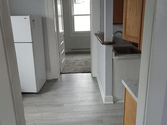 2nd image of 2631 Peach St #6