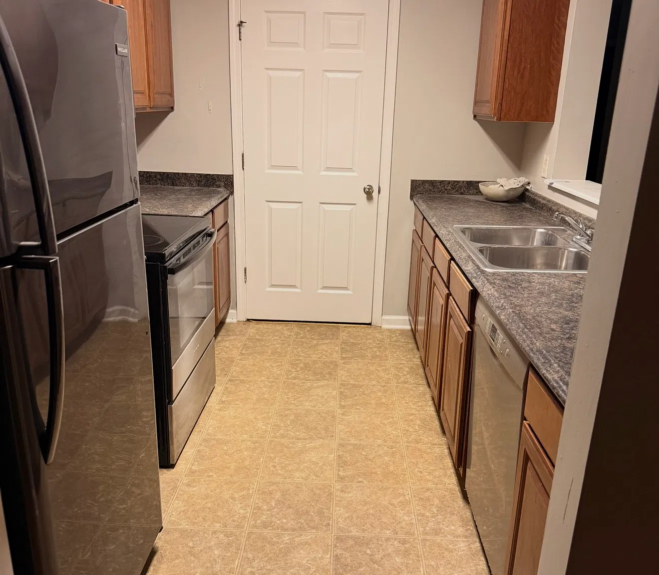 3 bed, 1350 sqft, $1,600 — Photo 3