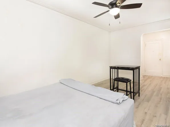 2191 Bolton Street image 4 of 12