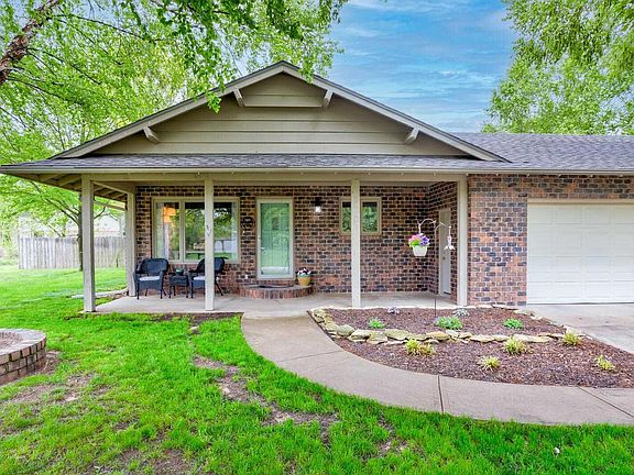 2nd image of 7301 Holly Way