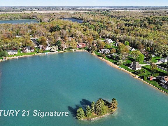 5th image of 1944 Lake Circle Dr E
