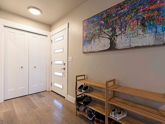 5th image of 4760 Giada Dr