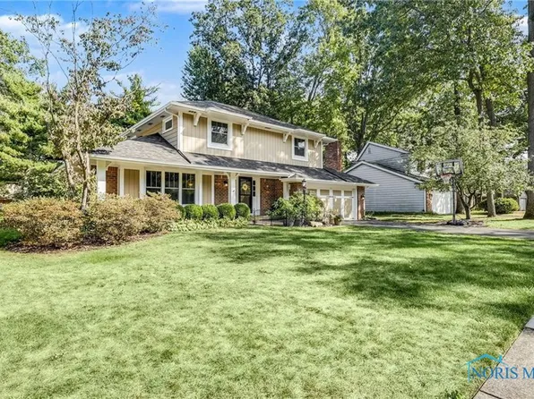 4610 Woodland Ln, Sylvania, OH 43560