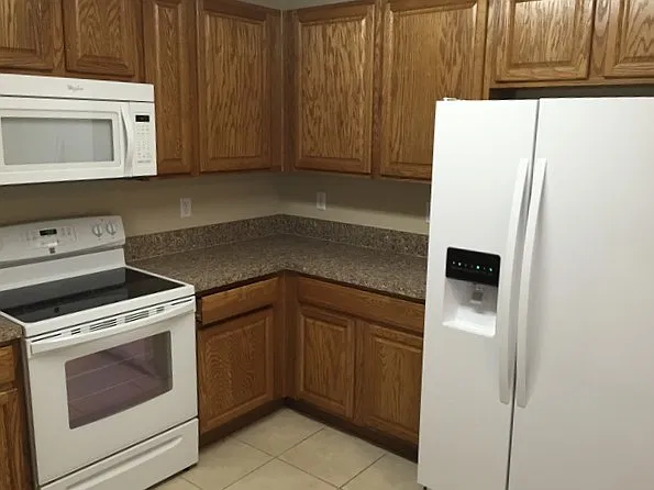 4 bed, 2.5 bath, 1704 sqft, $2,590 — Photo 2