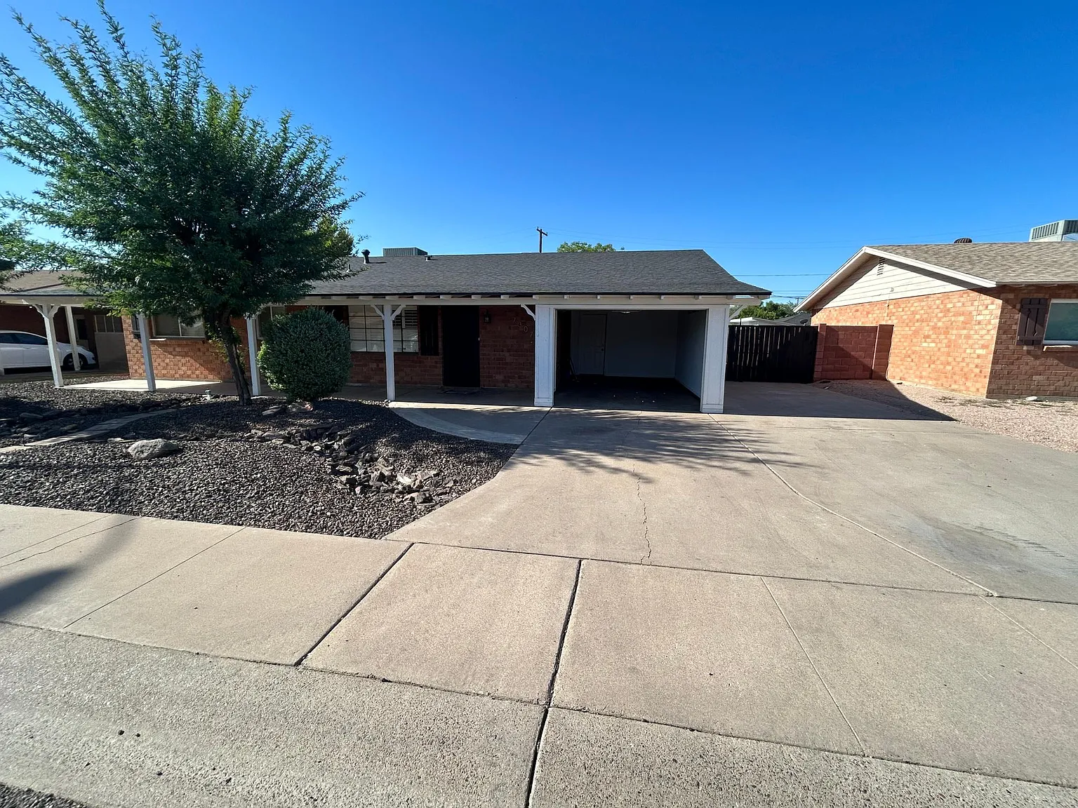 7307 E Lewis Ave — Photo 2