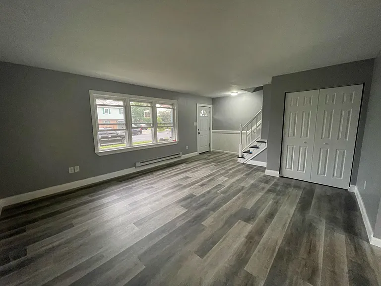 570 Elm St — Photo 11