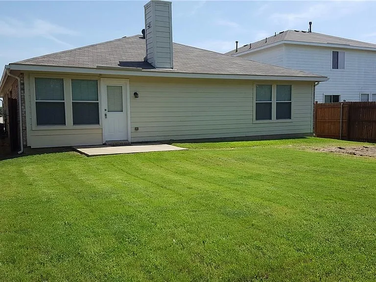 2424 Rolling Ridge Dr — Photo 8