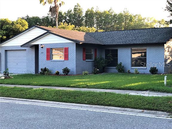 3rd image of 1407 Foxwood Dr