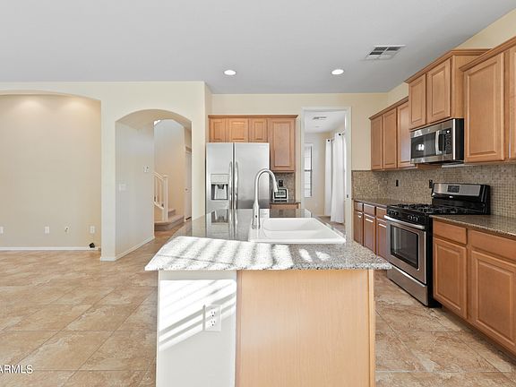 3rd image of 21123 W GLEN Street