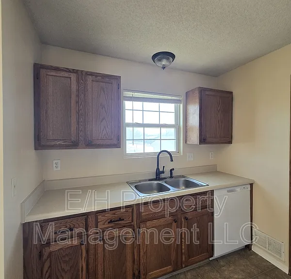 4462 S Elizabeth Ave — Photo 12