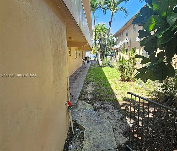 1524 SW 5th Pl #B — Photo 3