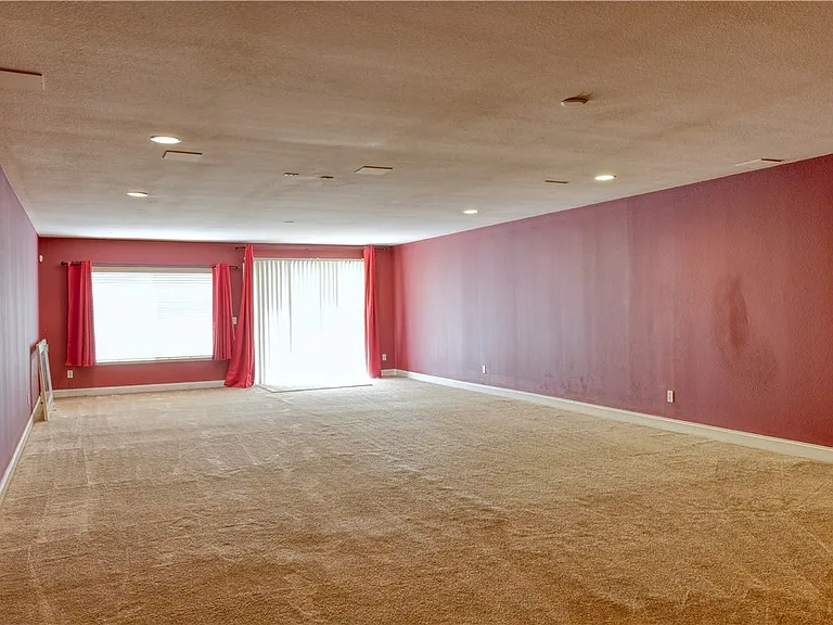3924 Royal Scots Ave — Photo 19