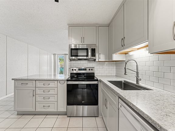 4th image of 95-2043 Waikalani Pl APT A205