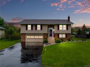 8006 Bamm Hollow Rd, Clay, NY 13041