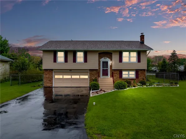 8006 Bamm Hollow Rd, Clay, NY 13041