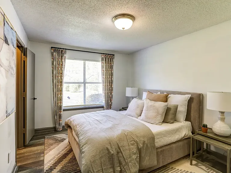The Oakley Apartments — Photo 11