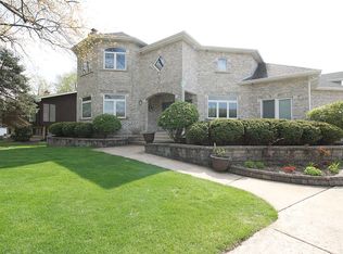 607 Clover Ct, Naperville, IL 60540