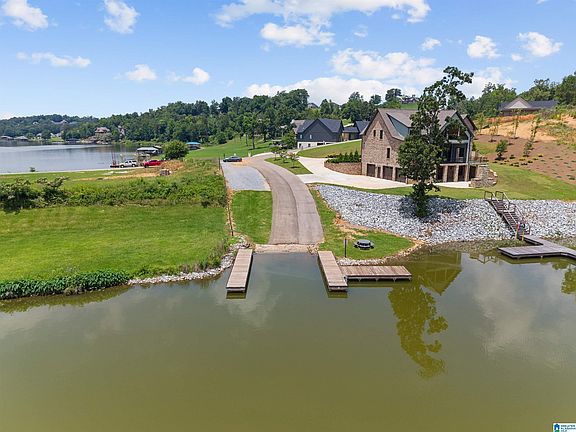4th image of 444 Willow Dr