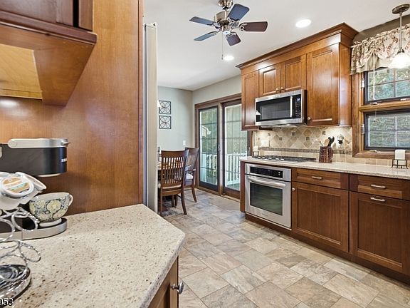 4th image of 5-22 Hazel Pl