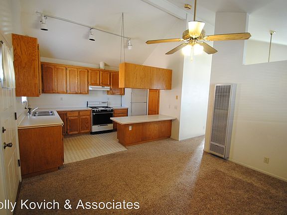 4th image of 323 And 321 Quincy Ave #323