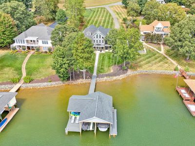 200 Park Shores Cir, Moneta, VA, 24121