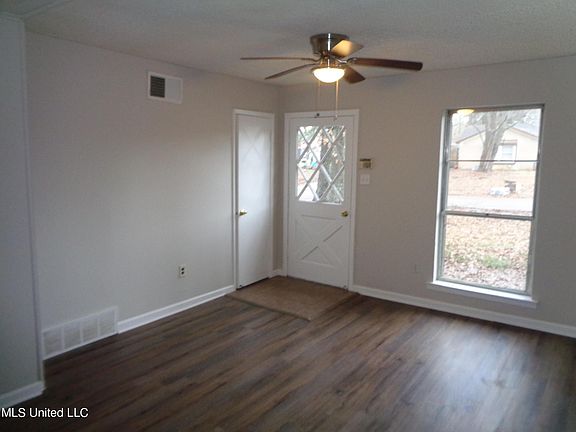 3rd image of 2705 Magnolia Dr