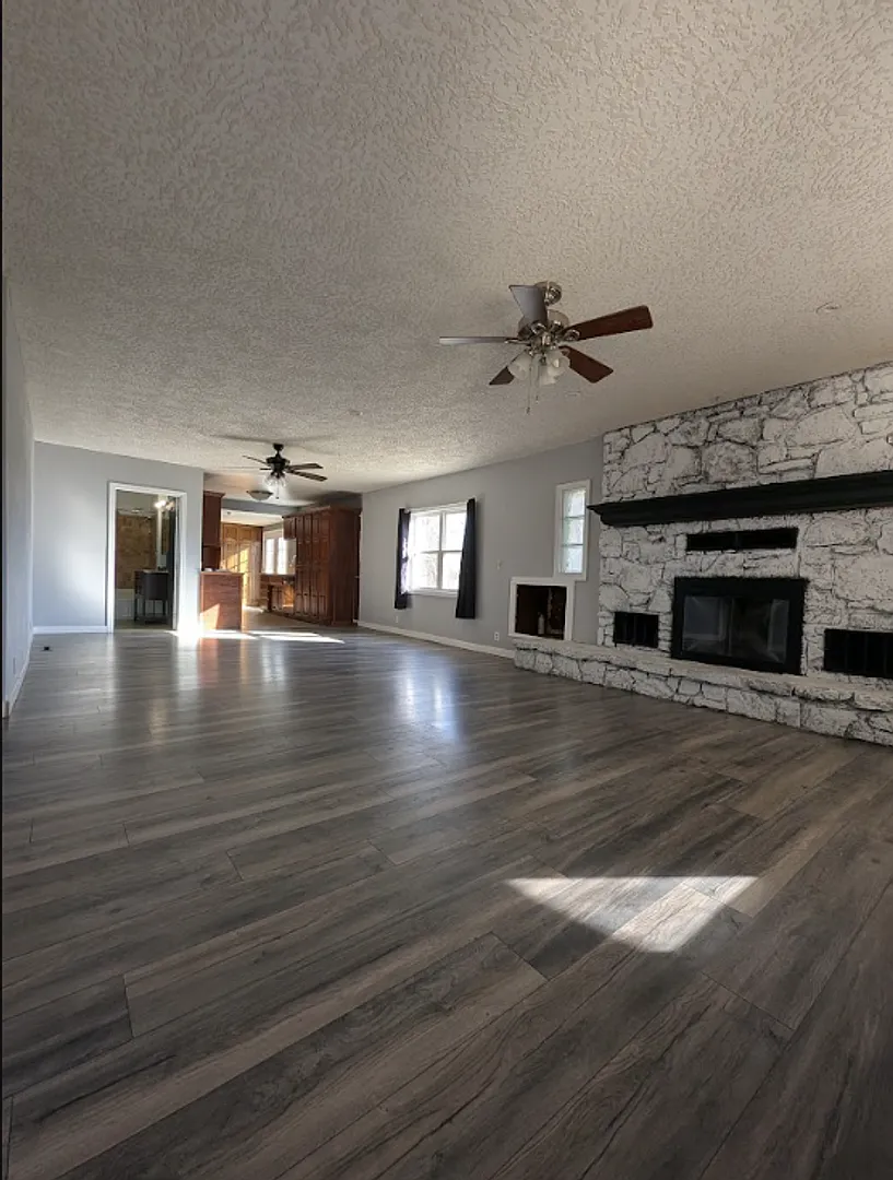 2 Bed, 1 Bath | Columbus KS | Detached Garage — Photo 2
