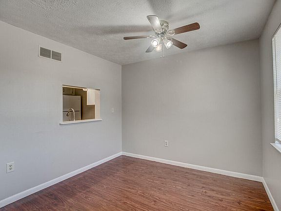 5th image of 1044 Emery Dr