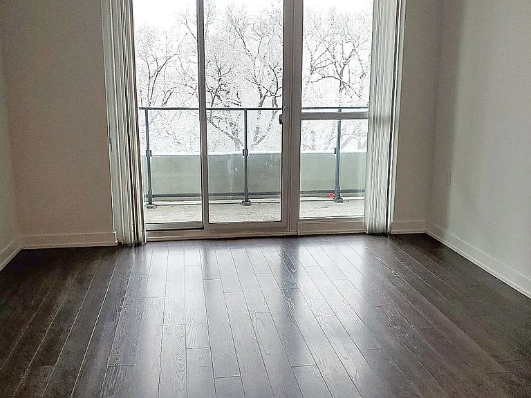10 Park Lawn Rd #412 — Photo 1