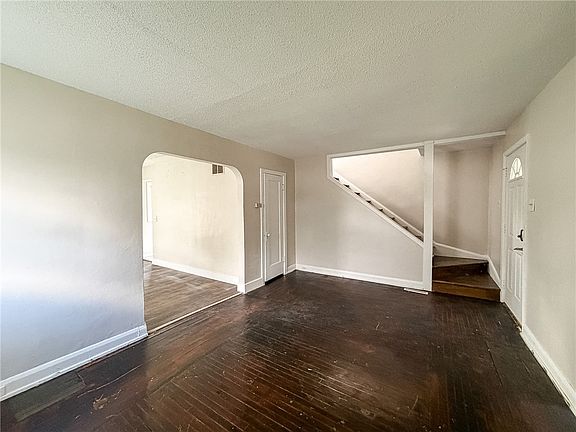 4th image of 2195 E Decatur St