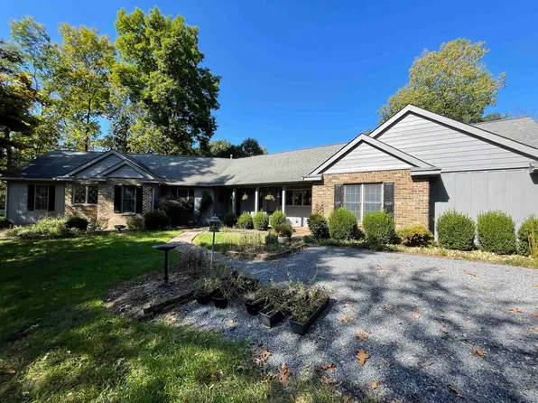 1 Ichabod Ln, Staunton, VA 24401