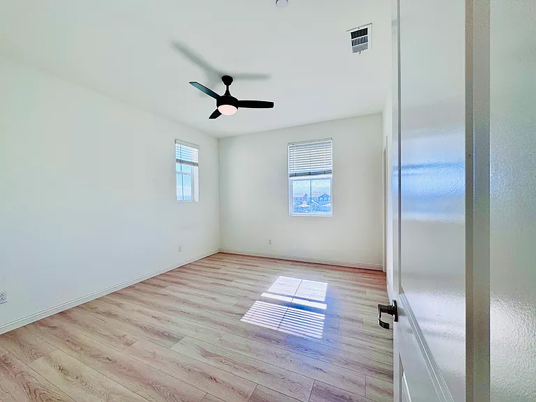 8729 Roving Pl — Photo 9