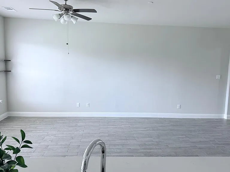 532 Hutchinson Ln — Photo 5