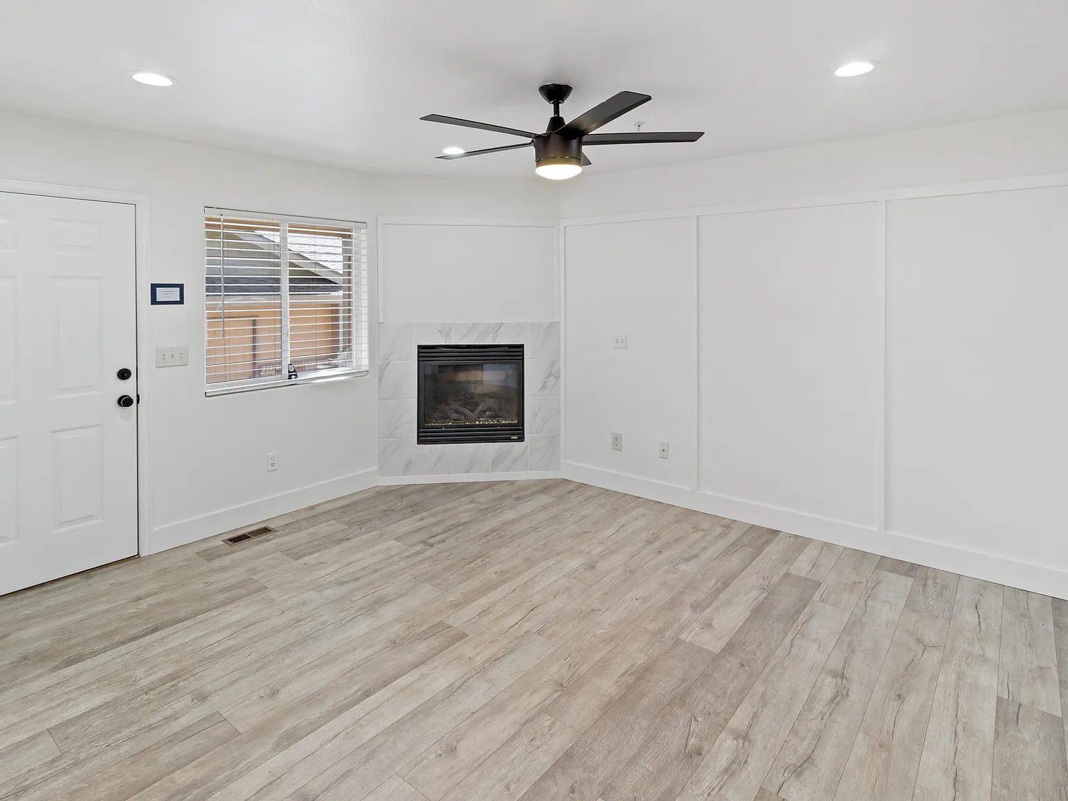 3 bed, 3.5 bath, 1620 sqft, $2,345 — Photo 4