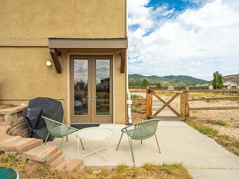 3885 Sierra Vista Rd — Photo 2