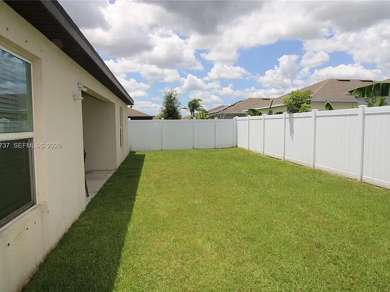 5424 Fantasy Dr — Photo 2