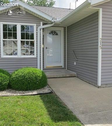 3rd image of 215 Grand Ave