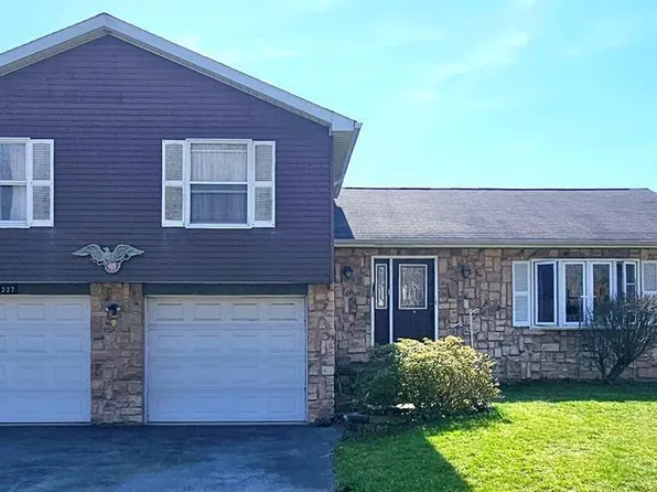 1227 Pomroys Dr, Windber, PA 15963