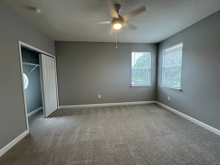 142 Harrington Ct — Photo 38