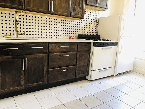 4th image of 913 Bedford Ave APT 2