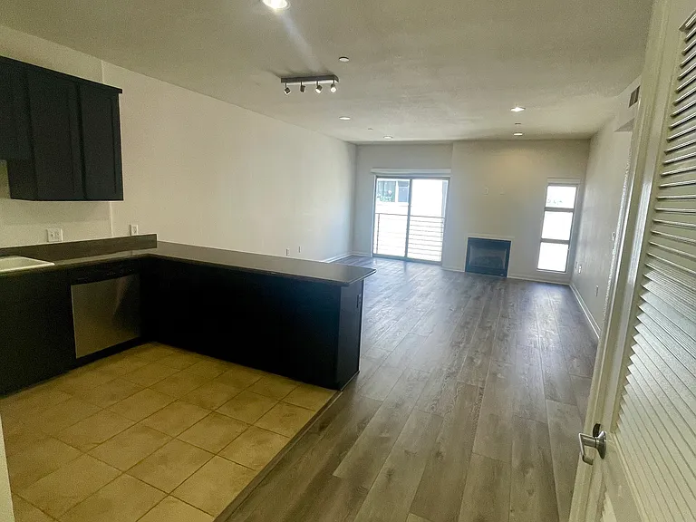 5842 Harold Way #202 — Photo 1