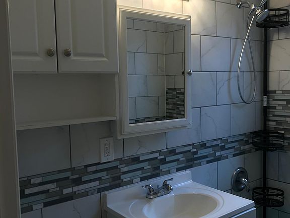 3rd image of 307 N 6th Ave Floor 1