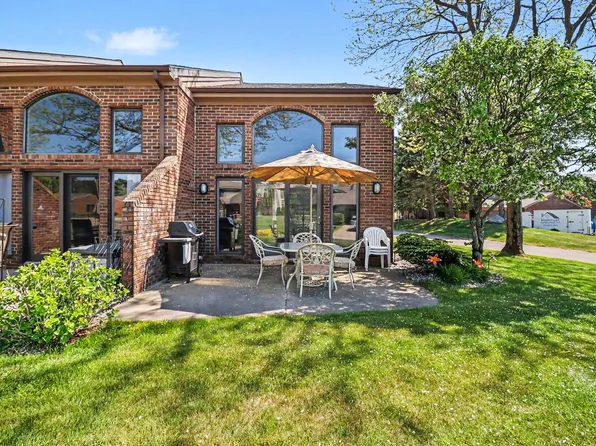 212 Harbor Dr, Ludington, MI 49431