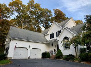 12 Lovers Ln, Madison, CT 06443