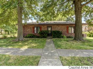 102 N Douglas St, Owaneco, IL 62555
