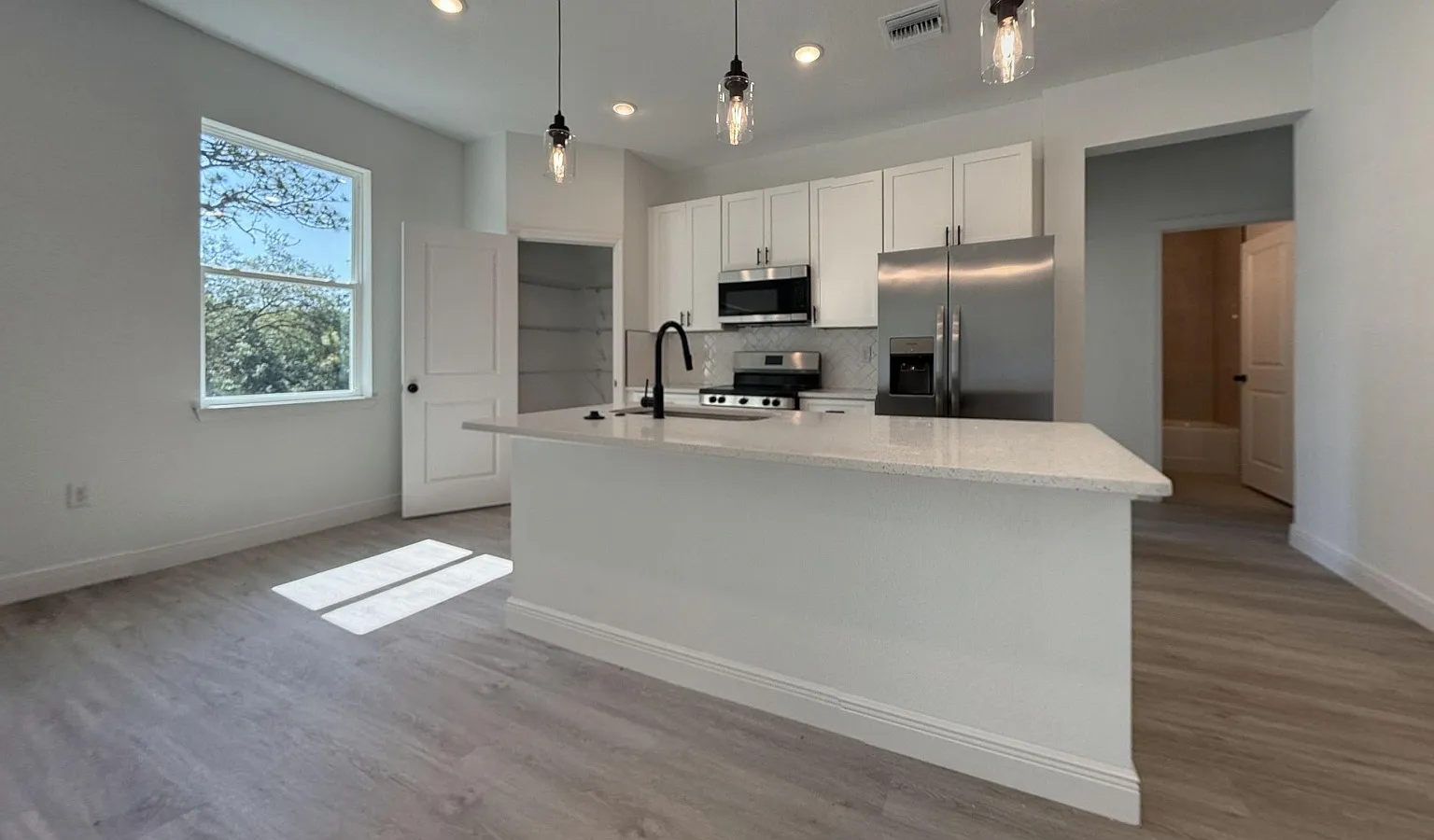4 bed, 1587 sqft, $1,800 — Photo 4